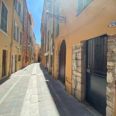 Le Bastion-plage-vue Menton